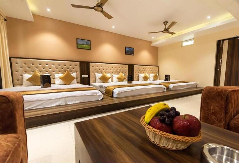 اتاق لوکس خانوادگی, Nrs Hillton