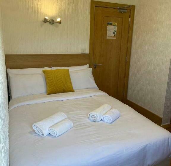 חדר סטנדרט, Hughie Mickey Dan S B&b