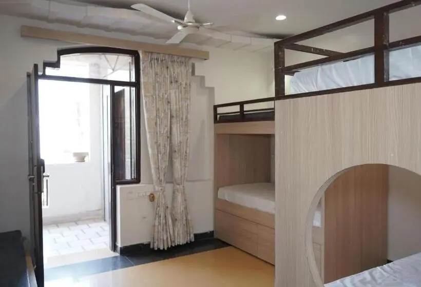 اتاق استاندارد چهار تخته, The Orchard House   A Boutique