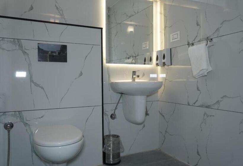 Номер Deluxe Кровать Кинг, The Orchard House   A Boutique