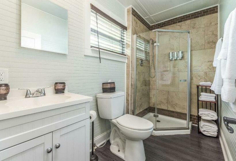 غرفة قياسية, Depot Village