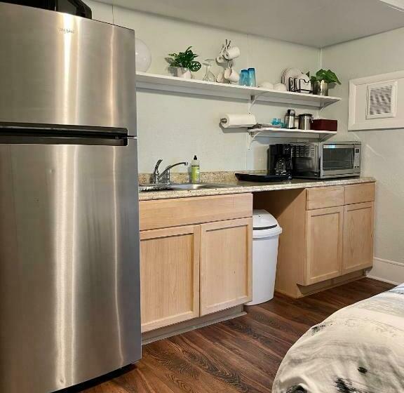 غرفة قياسية, Depot Village