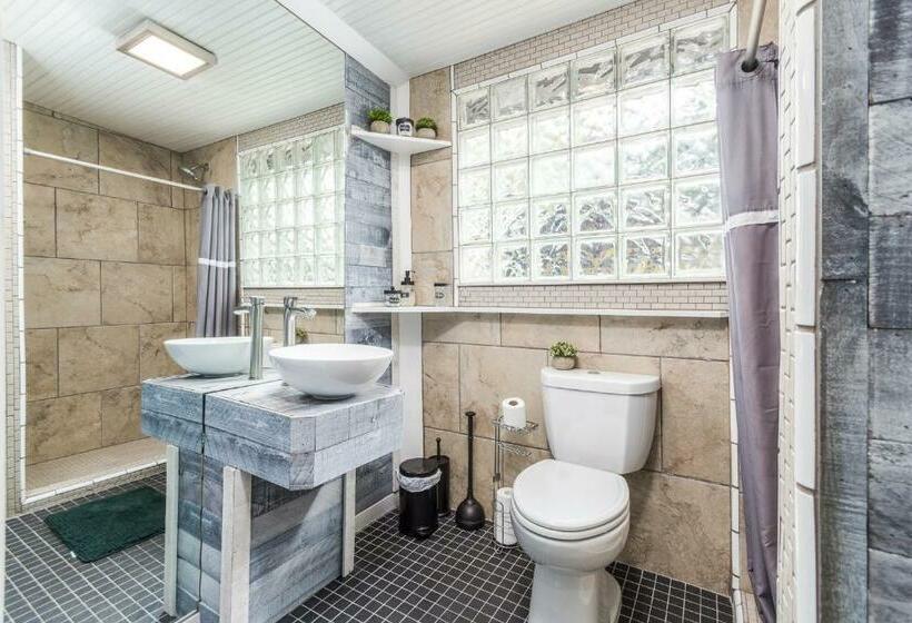 غرفة كومفورت ثلاثية, Depot Village