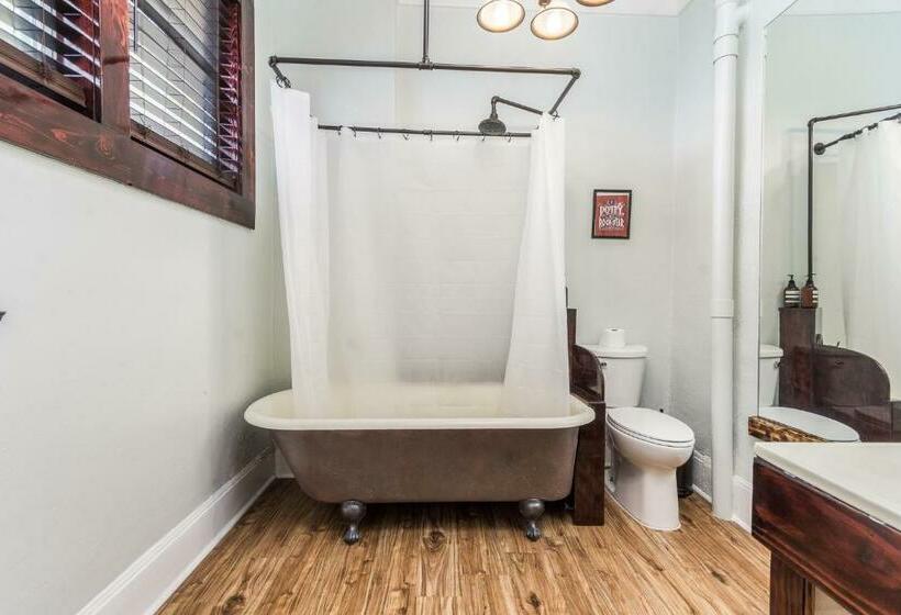 غرفة ديلوكس, Depot Village