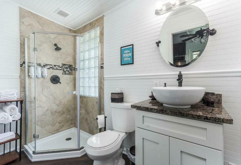 غرفة قياسية, Depot Village