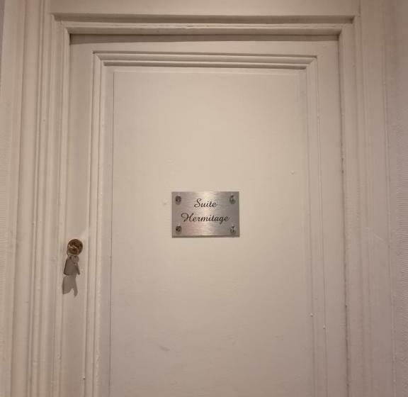 جناح عائلي, Le Manoir  Cluny