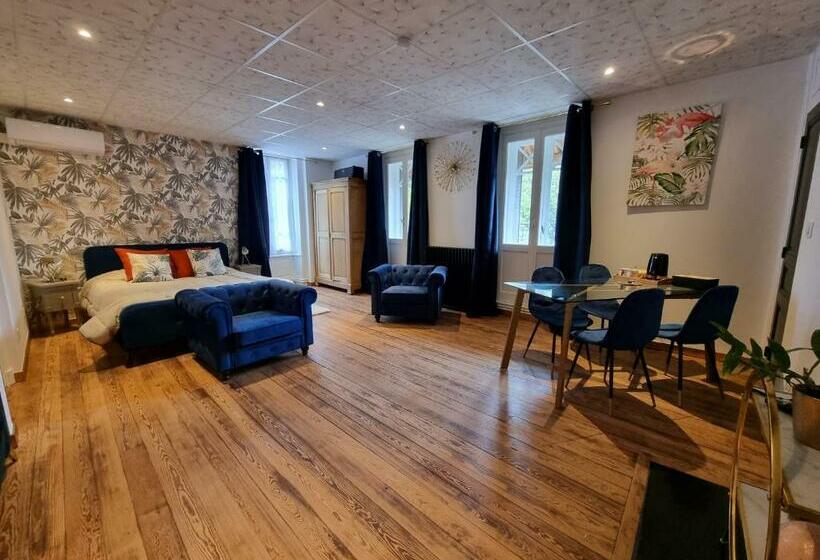 جناح عائلي, Le Manoir  Cluny