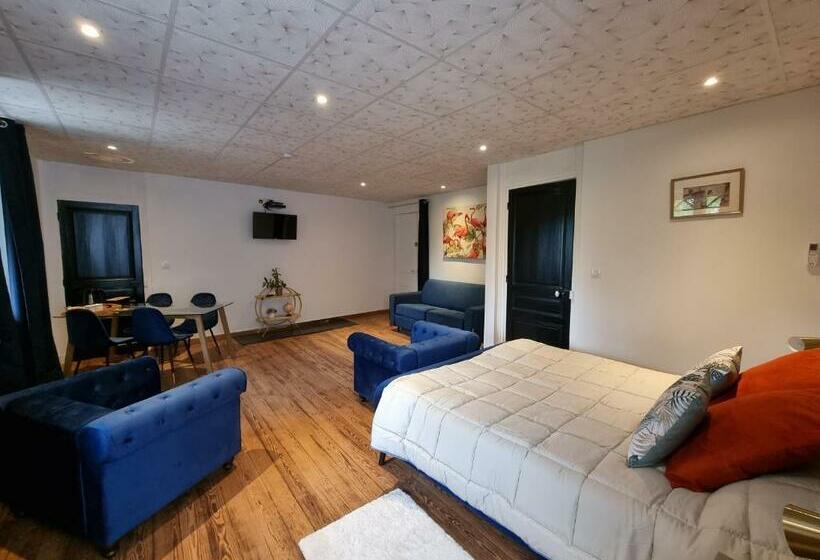 جناح عائلي, Le Manoir  Cluny