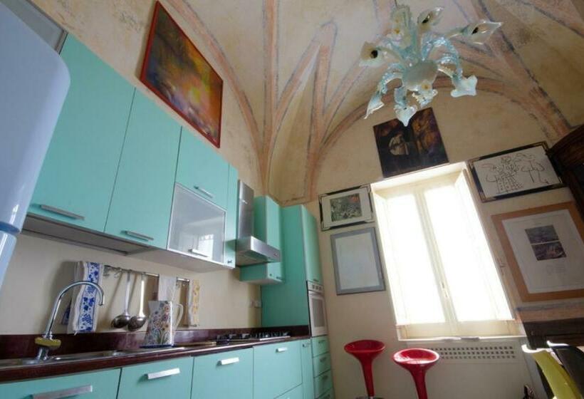 חדר דלוקס, Palazzo Raho Art Museum