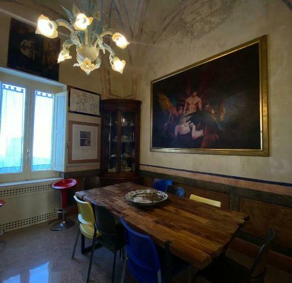 וילה עם חדר שינה אחד ובריכת שחיה, Palazzo Raho Art Museum