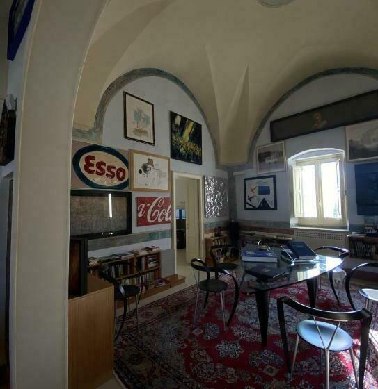 וילה עם חדר שינה אחד ובריכת שחיה, Palazzo Raho Art Museum