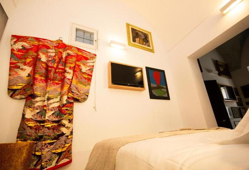 جناح جونيور مزوَّد بحمام سباحة, Palazzo Raho Art Museum