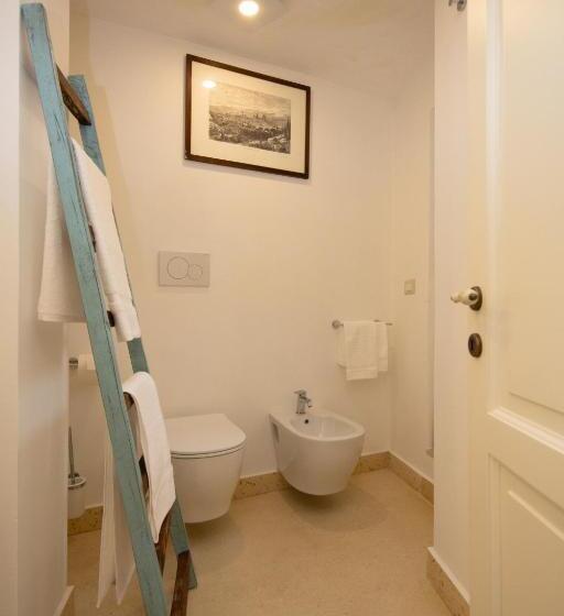 جناح جونيور مزوَّد بحمام سباحة, Palazzo Raho Art Museum