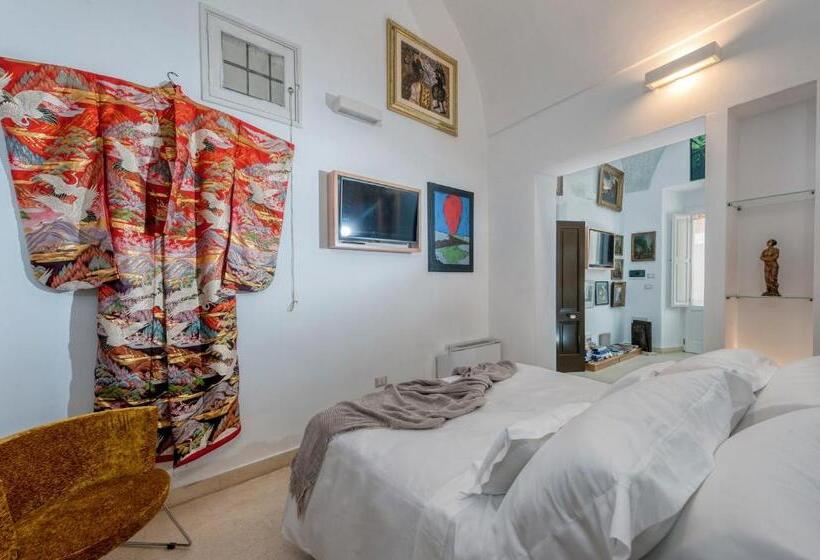 جناح جونيور مزوَّد بحمام سباحة, Palazzo Raho Art Museum