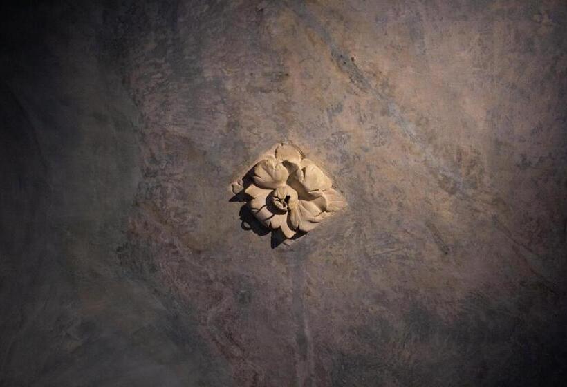 غرفة ديلوكس, Palazzo Raho Art Museum