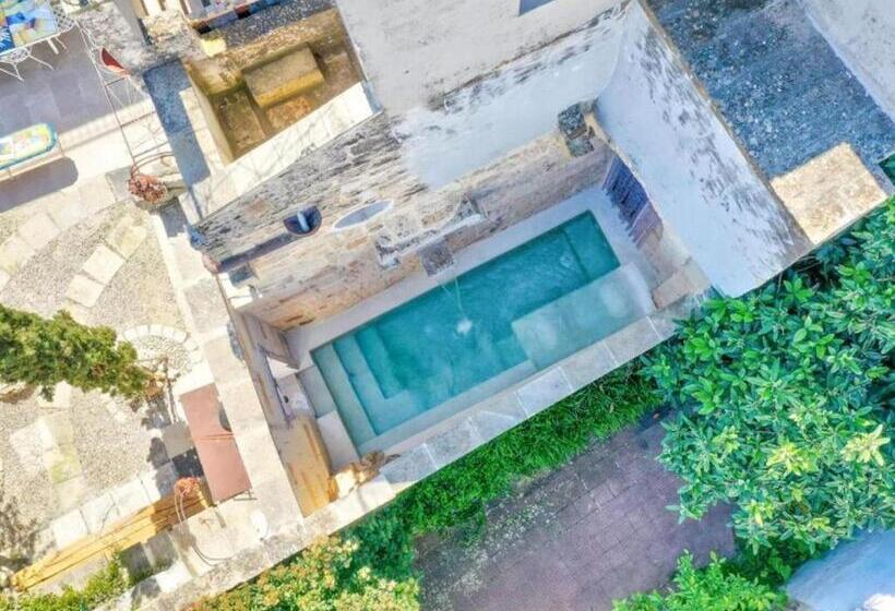 فيلا غرفة نوم واحدة مع مسبح, Palazzo Raho Art Museum