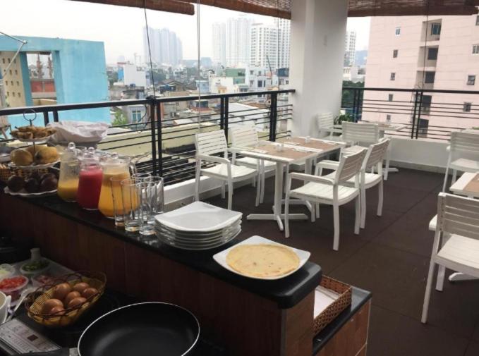 اتاق لوکس, Chez Lotus Vn