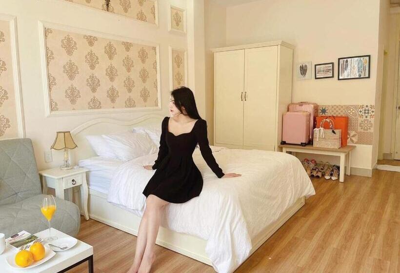 اتاق لوکس با بالکن, Chez Lotus Vn