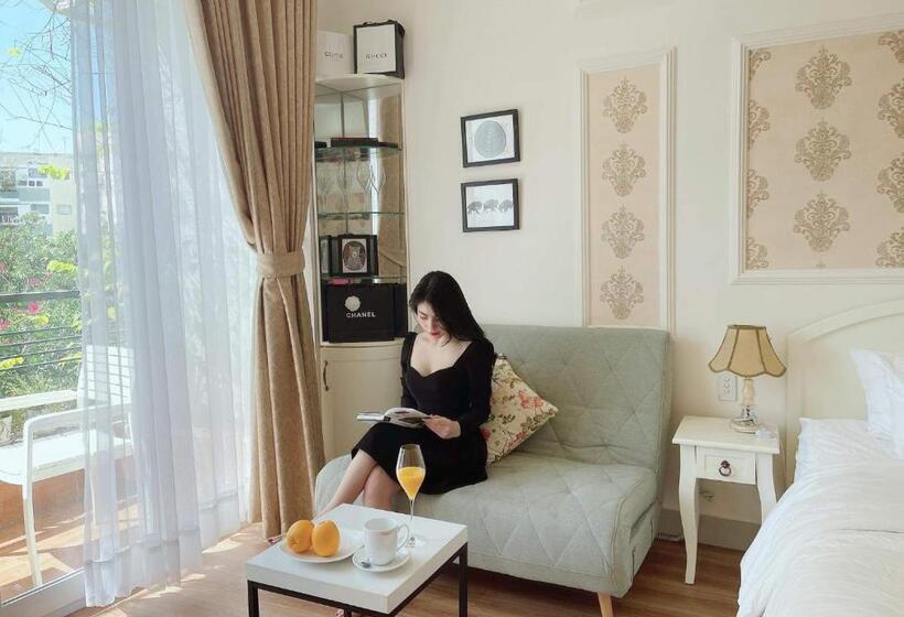 اتاق لوکس با بالکن, Chez Lotus Vn