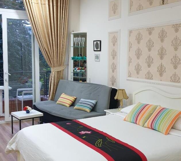 اتاق لوکس با بالکن, Chez Lotus Vn