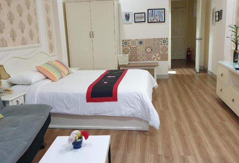 اتاق لوکس با بالکن, Chez Lotus Vn