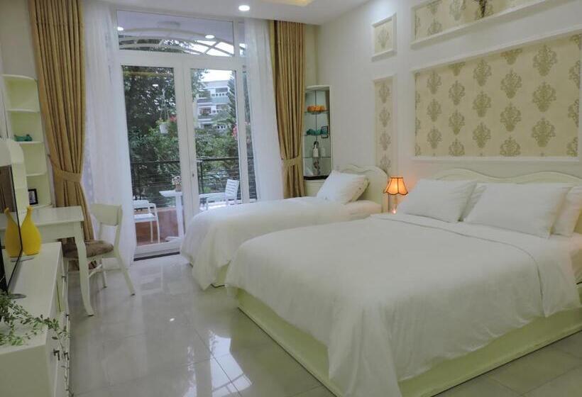 اتاق خانوادگی, Chez Lotus Vn