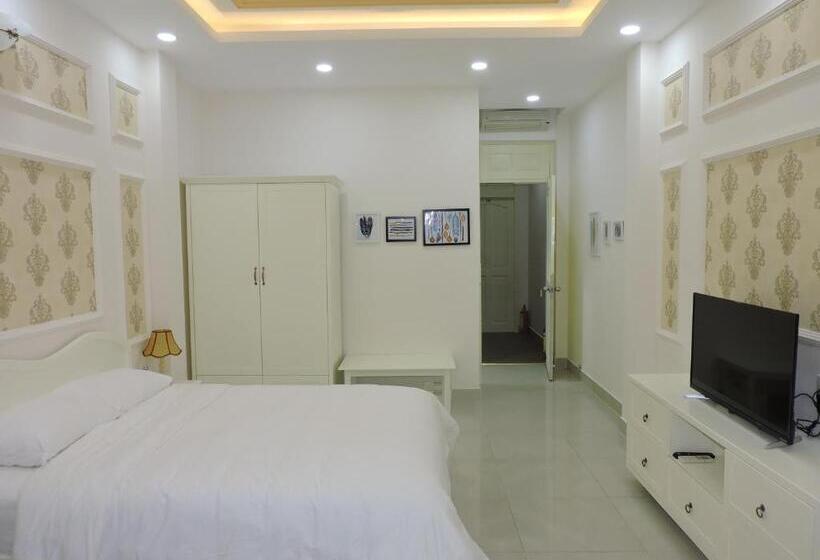 اتاق خانوادگی, Chez Lotus Vn