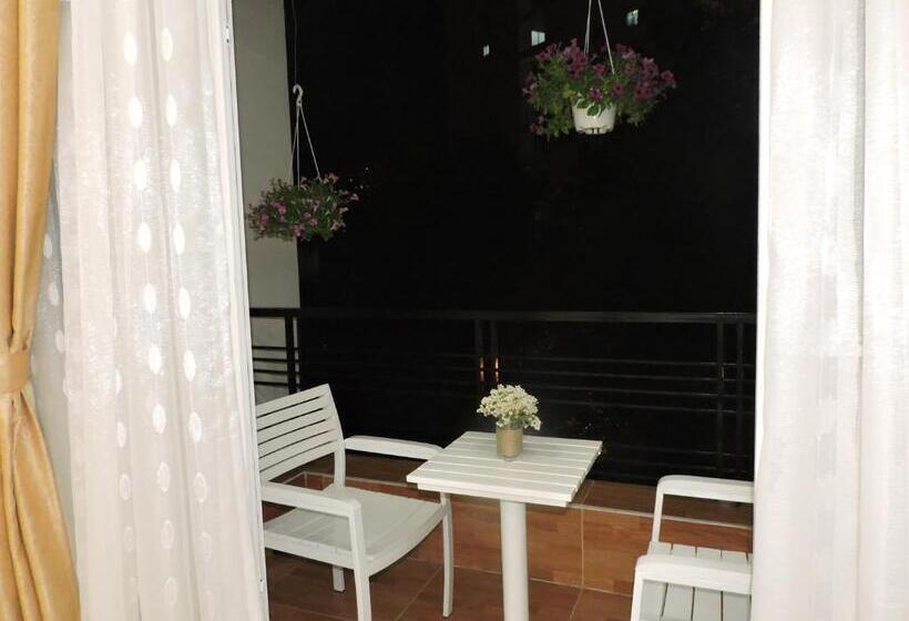 اتاق خانوادگی, Chez Lotus Vn