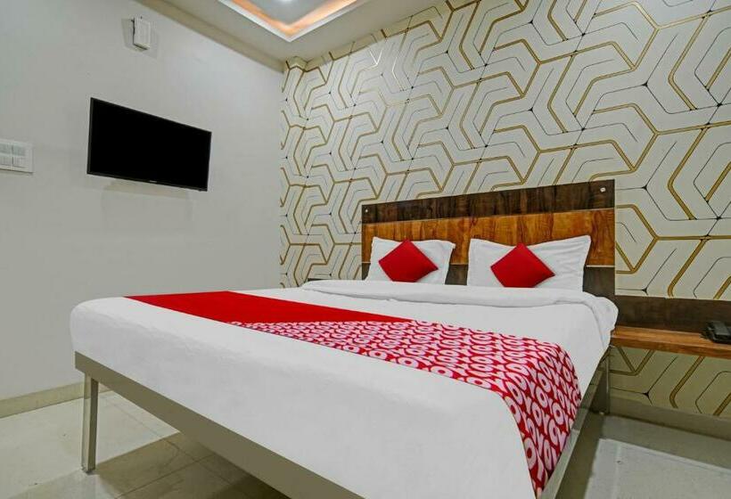 Triple Classic Room, Oyo Flagship 81271  Blue Wings