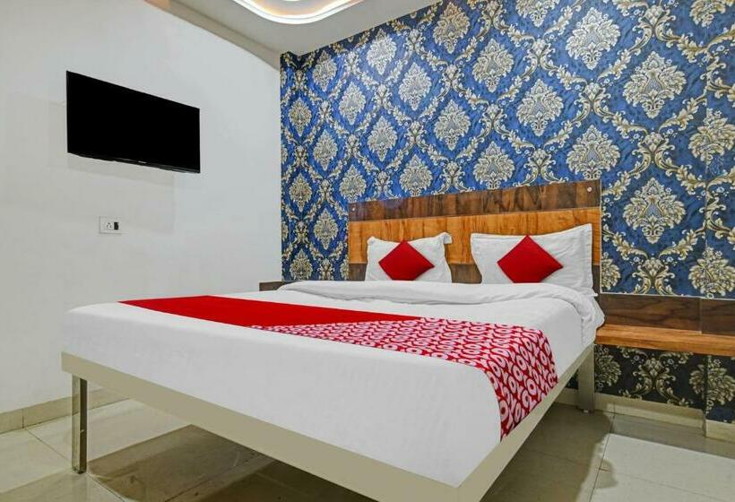 Triple Classic Room, Oyo Flagship 81271  Blue Wings