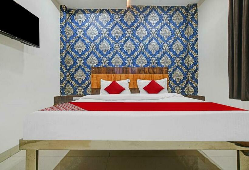 Triple Classic Room, Oyo Flagship 81271  Blue Wings