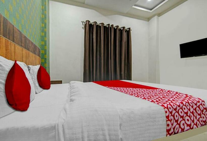 Triple Classic Room, Oyo Flagship 81271  Blue Wings