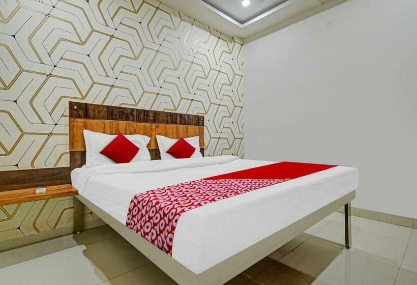 Triple Classic Room, Oyo Flagship 81271  Blue Wings