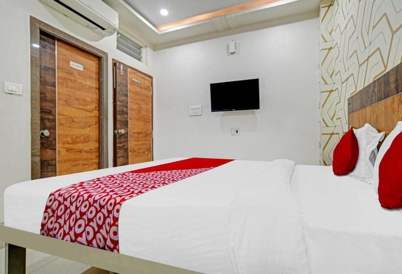 Triple Classic Room, Oyo Flagship 81271  Blue Wings