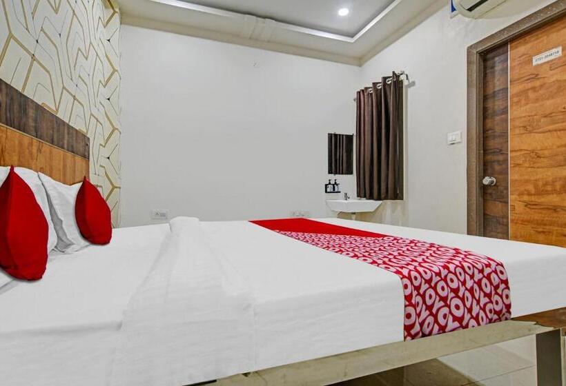 Triple Classic Room, Oyo Flagship 81271  Blue Wings