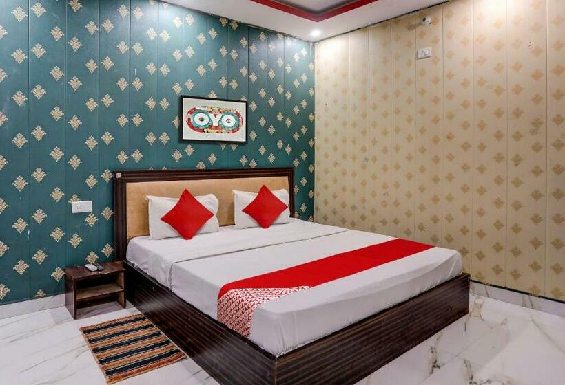 Трехместный Номер Классика, Oyo Flagship 81296 Sh