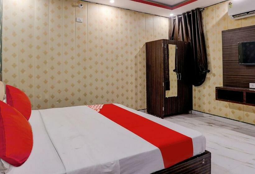 Трехместный Номер Классика, Oyo Flagship 81296 Sh