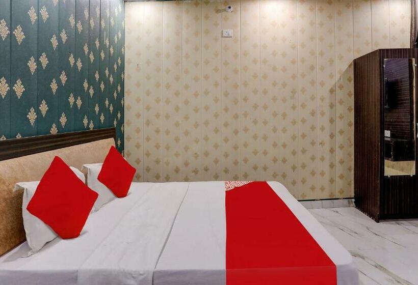 Трехместный Номер Классика, Oyo Flagship 81296 Sh