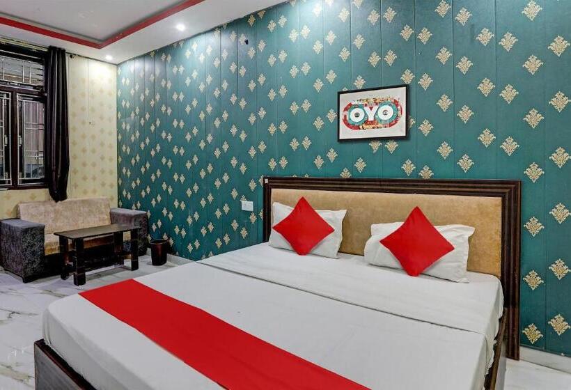 Трехместный Номер Классика, Oyo Flagship 81296 Sh