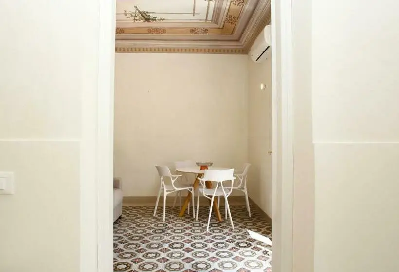 سوئیت جونیور با چشم‌انداز باغ, Versomare Room & Suite