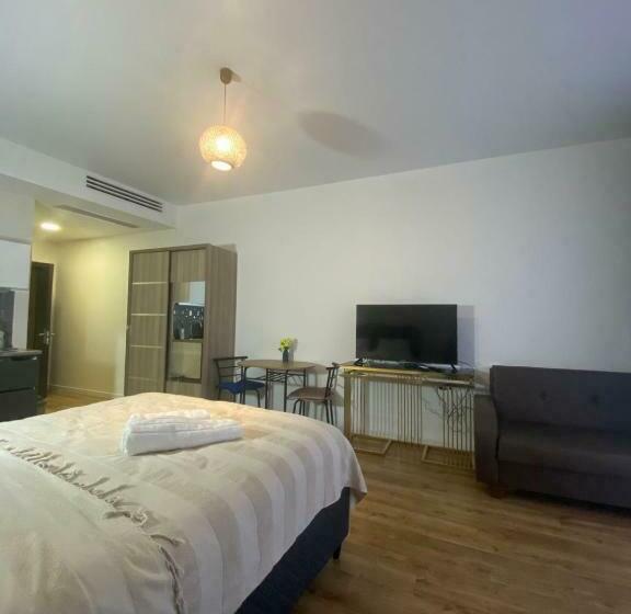 استودیوی سوپریور, Bianca Residential