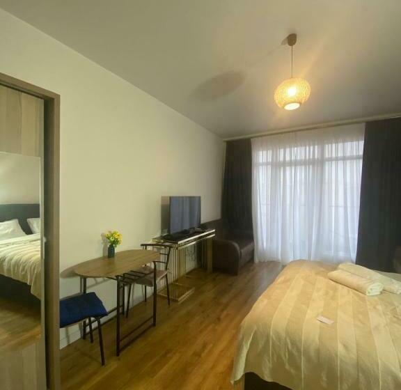 استودیوی سوپریور, Bianca Residential