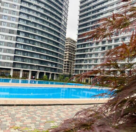 استودیوی سوپریور, Bianca Residential