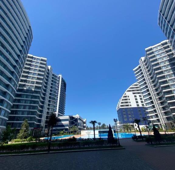 استودیوی سوپریور, Bianca Residential