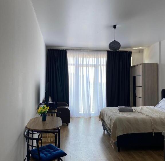 استودیوی سوپریور, Bianca Residential