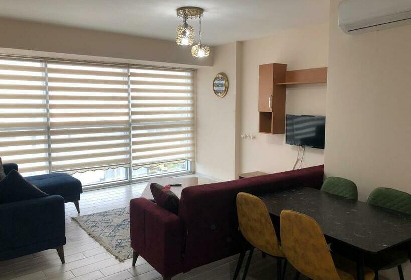 דירת חדר נוף לים, Hilal House