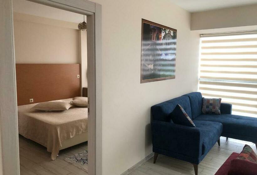 דירת חדר נוף לים, Hilal House