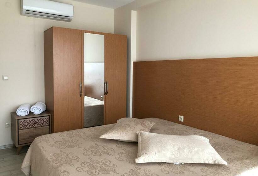 דירת חדר נוף לים, Hilal House