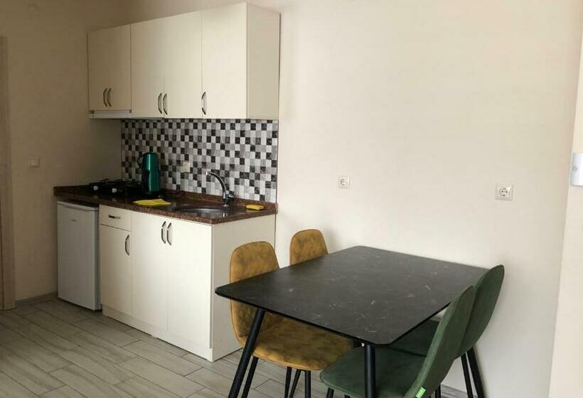 דירת חדר, Hilal House