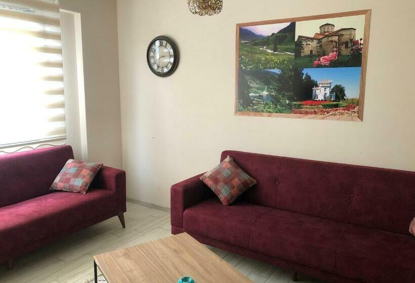 דירת חדר, Hilal House